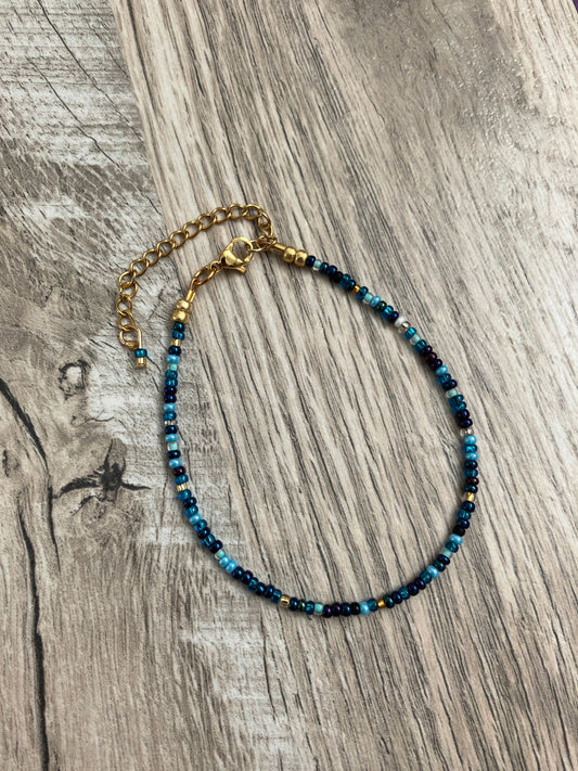 Blue beaded clasp bracelet