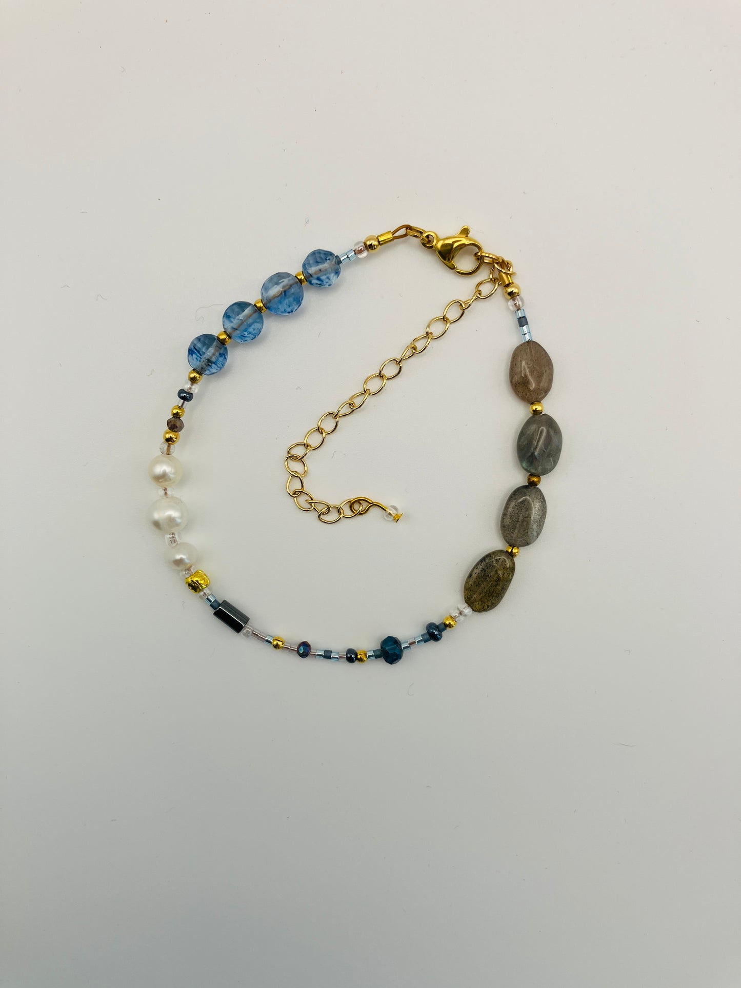Labradorite and cultured pearl bracelet