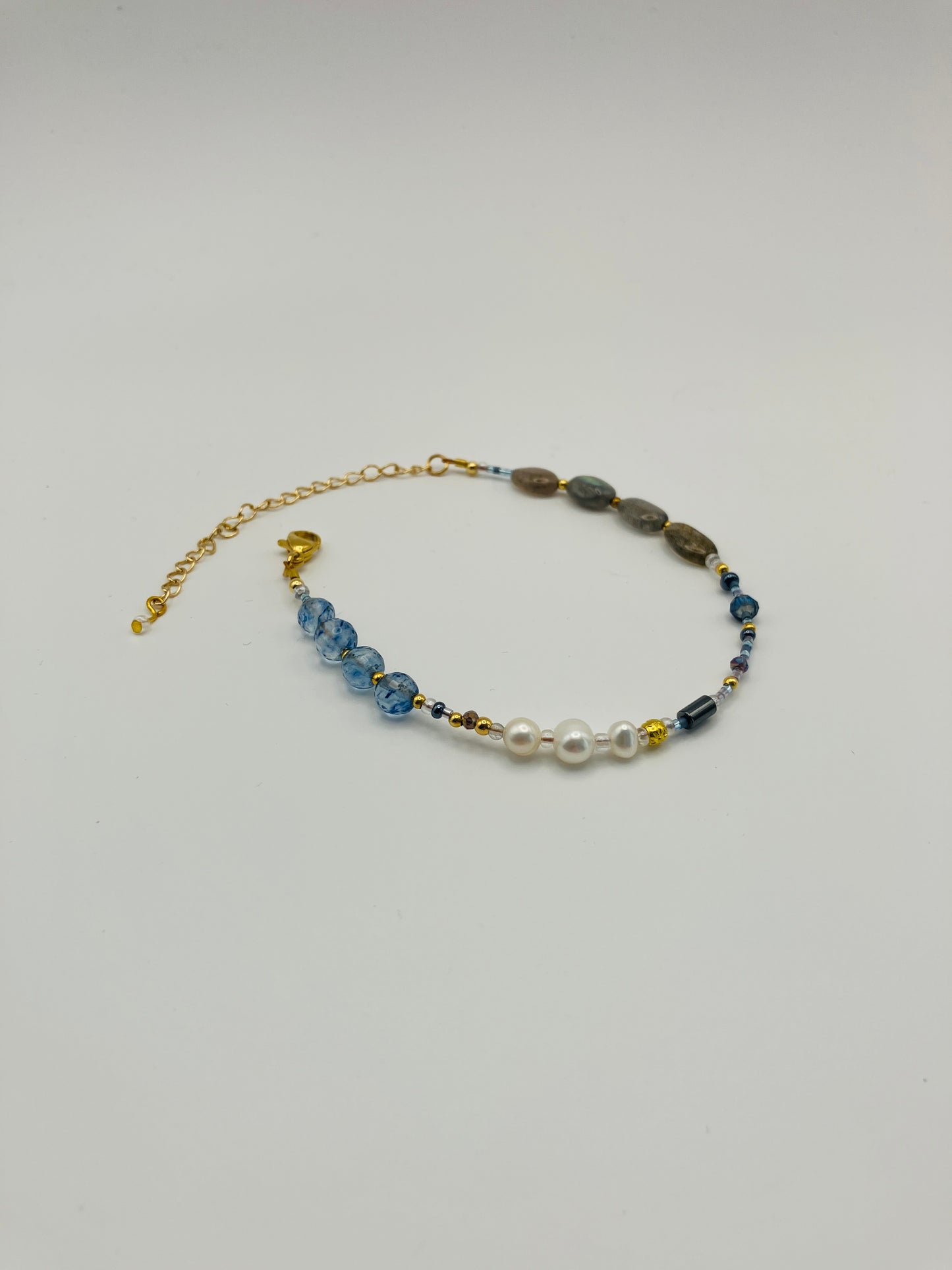 Labradorite and cultured pearl bracelet