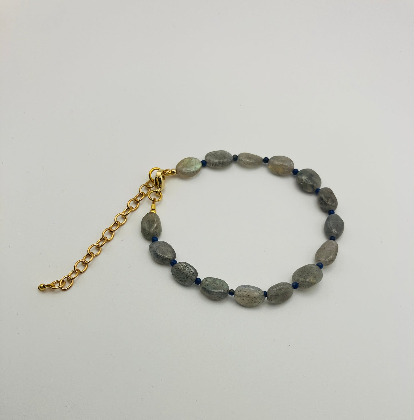 Labradorite and lapis beaded bracelet